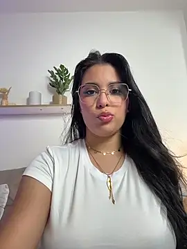 shainadavis online show from August 2, 1:19 am