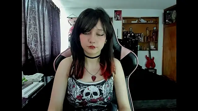 Maki Zein  online show from December 16, 6:47 pm