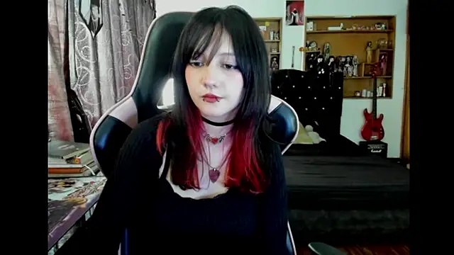 Maki Zein  online show from March 18, 6:13 pm