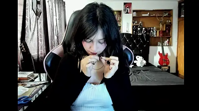 Maki Zein  online show from March 3, 8:15 pm