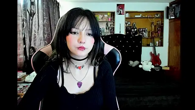 Maki Zein  online show from February 20, 9:59 pm