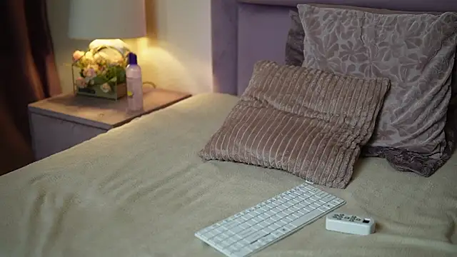 JoelleApril online show from June 16, 2:45 am