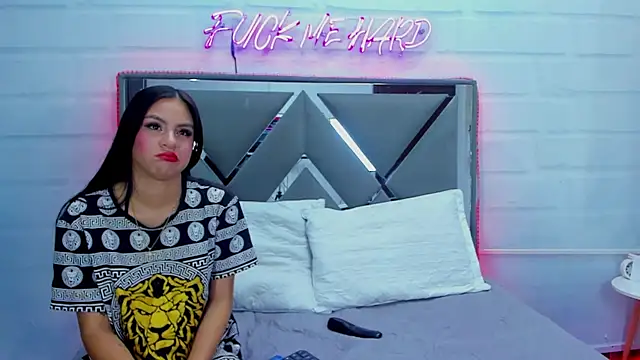 Innocent Room1 online show from October 19, 6:43 pm