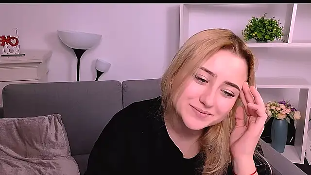 Lulu   Moon online show from March 1, 9:58 pm