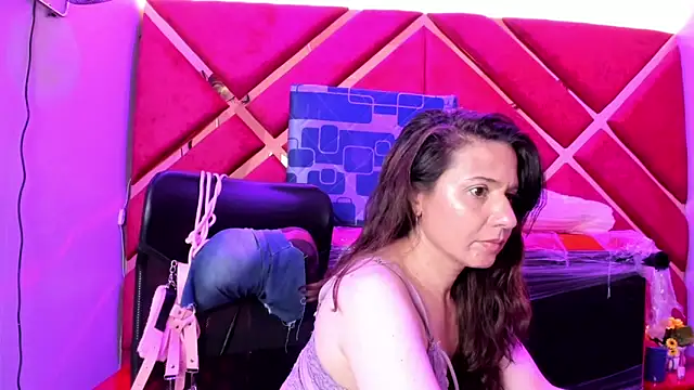 Kylie Bloom online show from June 18, 3:19 am