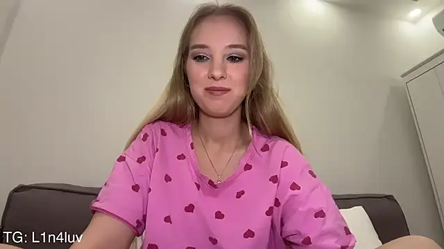 AIicaparkerc online show from June 27, 7:53 pm
