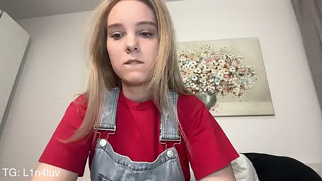 AIicaparkerc online show from March 11, 6:32 pm