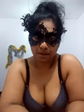 Expose Queen online show from July 31, 5:36 pm