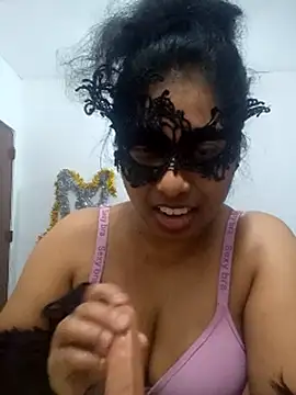 Expose Queen online show from July 24, 6:28 pm