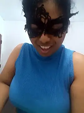 Expose Queen online show from June 20, 8:45 pm