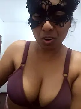 Expose Queen online show from June 25, 6:20 pm