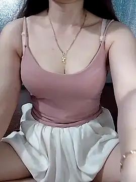 LeanaLy online show from July 28, 2:13 pm