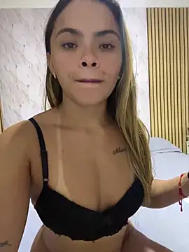 safadinhaquenteW online show from March 17, 10:03 pm