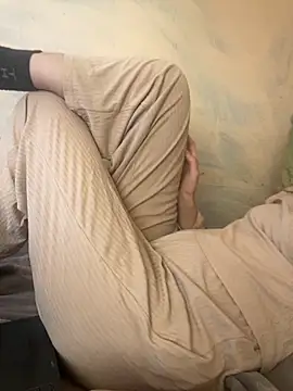 KittieCreme online show from February 9, 8:05 am