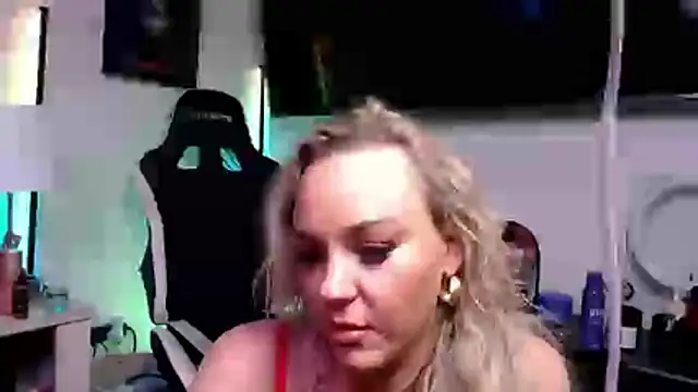 sofiahothead online show from March 1, 8:36 am