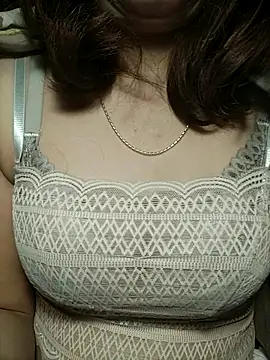 YiyinLy online show from November 23, 7:48 pm