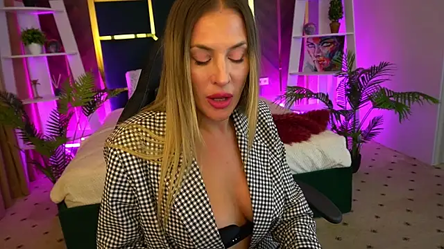LadyyLaura online show from October 17, 2:09 pm