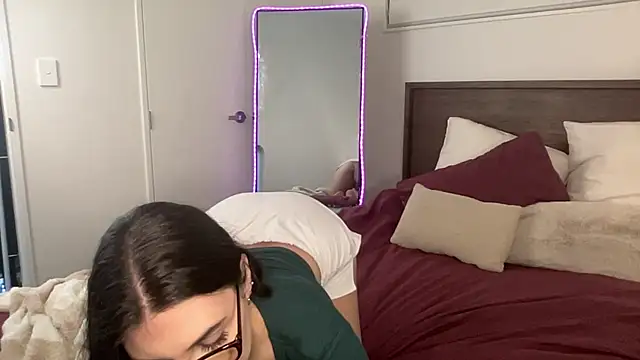 mollyy2006 online show from December 2, 12:12 am