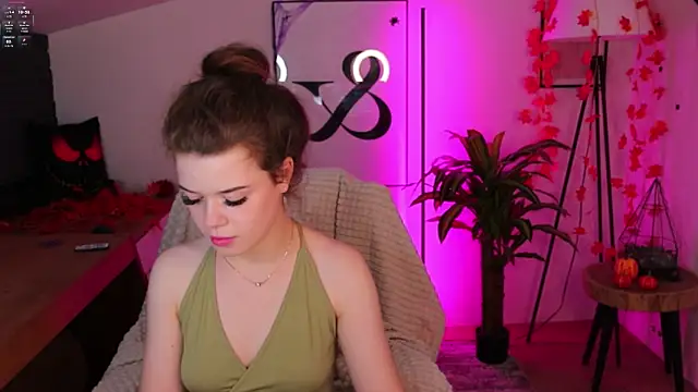 Hot  Tiny online show from October 30, 1:34 pm