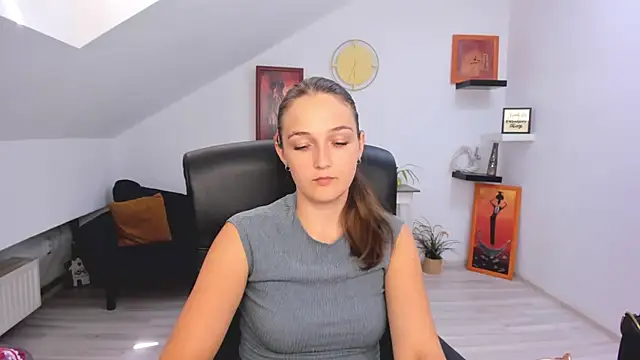 AnneWilsonn online show from July 10, 8:37 am