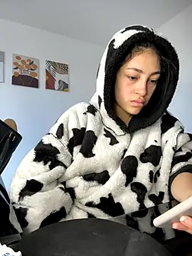 Cara-Hadley online show from November 1, 5:28 pm