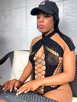 NovaFoxx online show from November 24, 2:30 pm