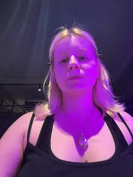 BonnyeBoom online show from March 18, 1:10 am