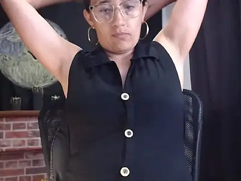 Lucyy Naugthy online show from November 4, 1:05 pm