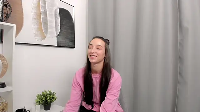 HayleySalahubdin online show from October 16, 4:09 pm