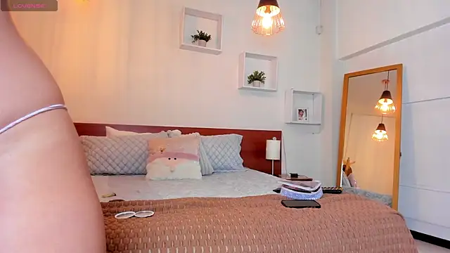 Cat  Moon   online show from November 18, 7:15 pm