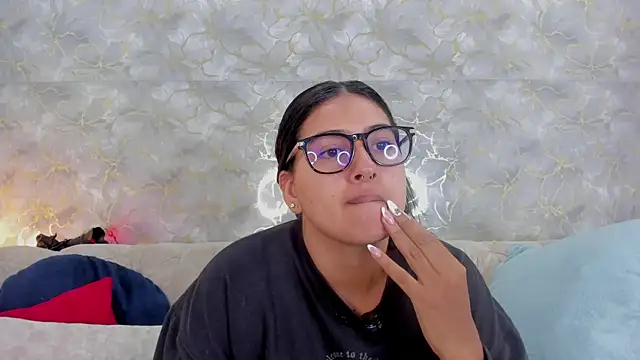 lilithst  online show from August 1, 9:28 pm