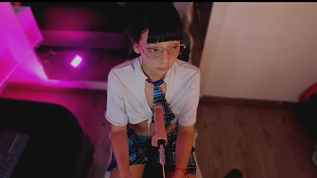 michelle cutee  online show from November 10, 8:26 pm