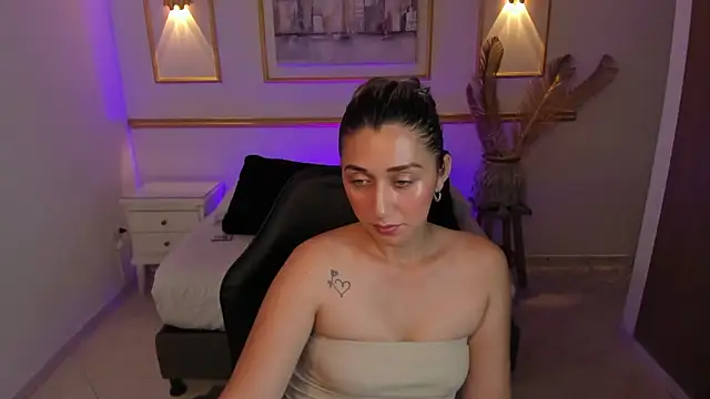 karlyy  online show from January 9, 7:40 pm