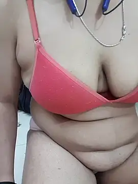 hornybitch690 online show from April 18, 5:37 pm