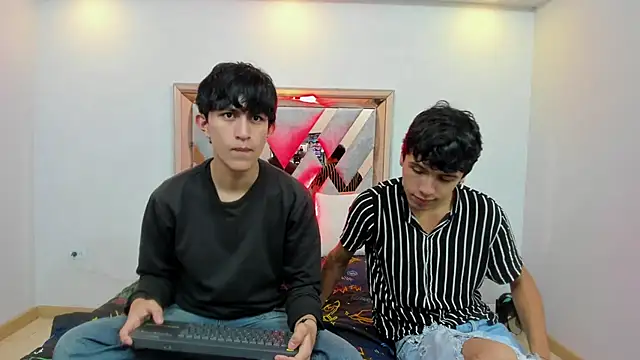 hoot booys  online show from November 24, 8:00 pm