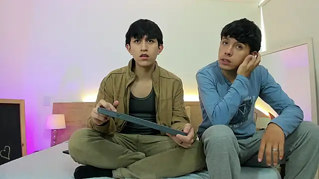 hoot booys  online show from February 1, 9:02 pm