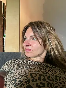 kinkysarahx online show from June 25, 8:18 am
