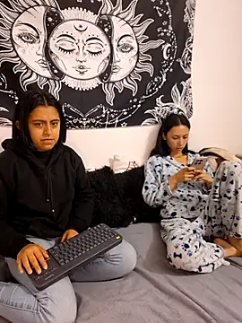 emily n abby online show from July 10, 2:06 pm