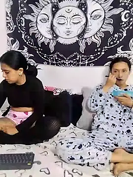 emily n abby online show from April 28, 1:15 pm