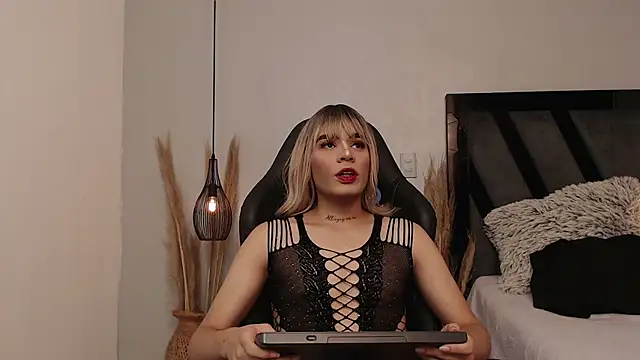 Amelia Brixton online show from November 16, 5:02 pm