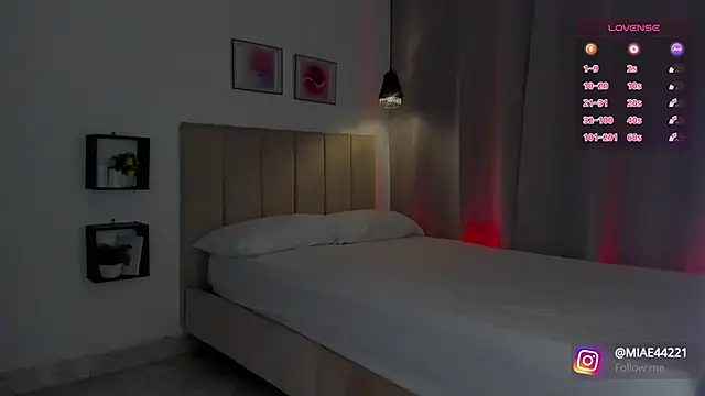 Little Emma 11 online show from November 9, 12:01 pm