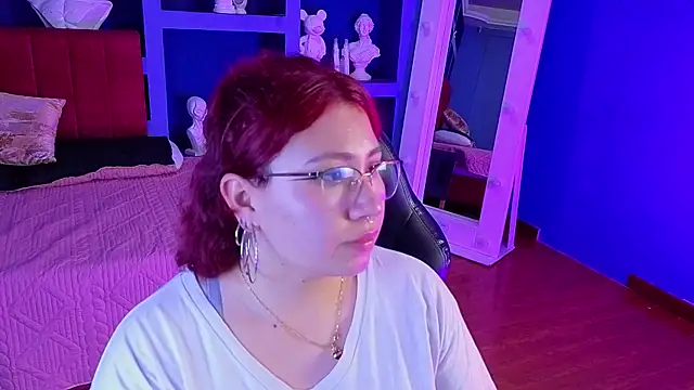 littlee red online show from June 10, 1:49 am