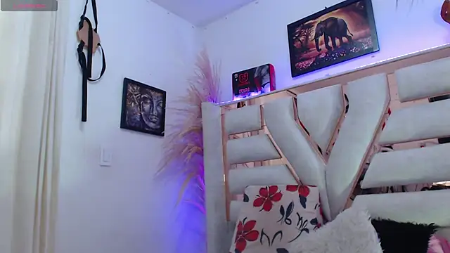 Hanna Plum online show from November 4, 1:54 am