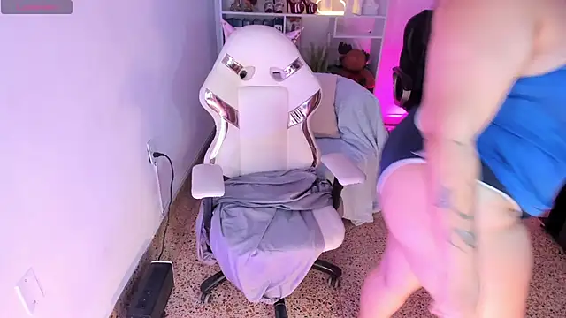 Dakota jhons1 online show from December 14, 5:13 am