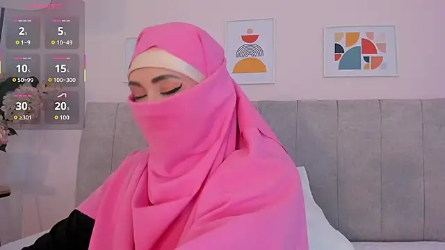 fatiima  online show from February 3, 8:01 pm