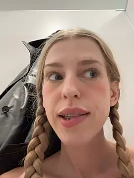 kira mia online show from May 3, 4:54 pm