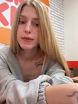 kira mia online show from July 7, 5:05 pm