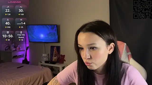 ella simons online show from November 15, 2:01 am