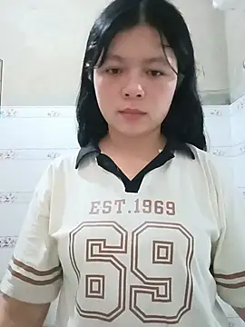 lisa-bae00 online show from July 4, 3:46 am