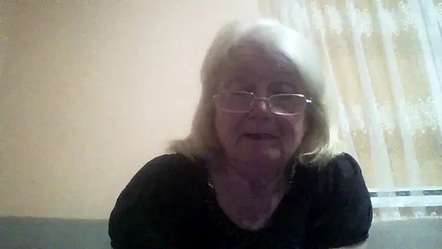 AmyLove353 online show from May 4, 10:13 pm
